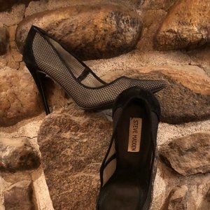Black lace Steve Madden Pumps